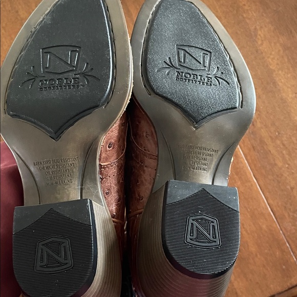 Cute!!! New! Brown and Blue Embroidered Heeled Bootscute. - Picture 2 of 5